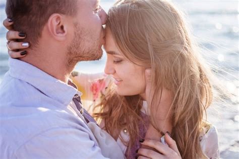 Poljubljanje, če je dobra kemija Spolna masaža Bo